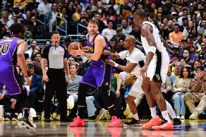 Rookie焦点对战,东契奇与30激战尤文图斯分钟,大比分获胜胜负难料!的简单介绍 Rookie焦点对战,东契奇与30激战尤文图斯分钟,大比分获胜胜负难料!的简单介绍